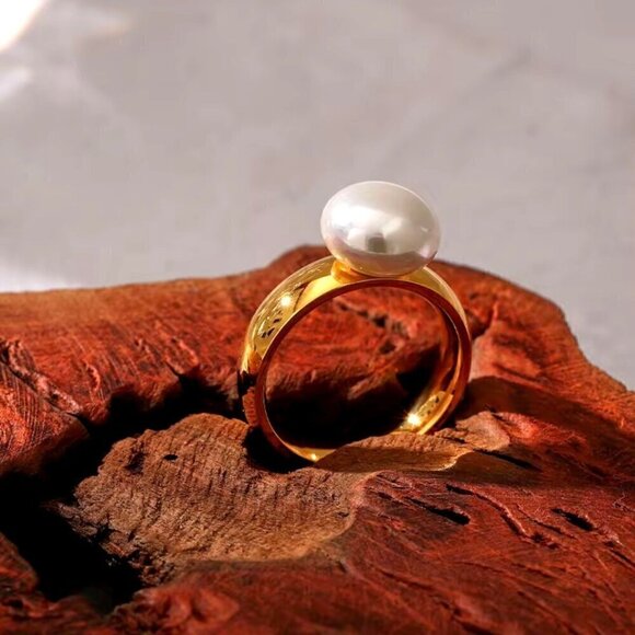 NWT White Pearl Ring Sz.9 18K Hold Plated Minimalist Classic - Picture 4 of 8